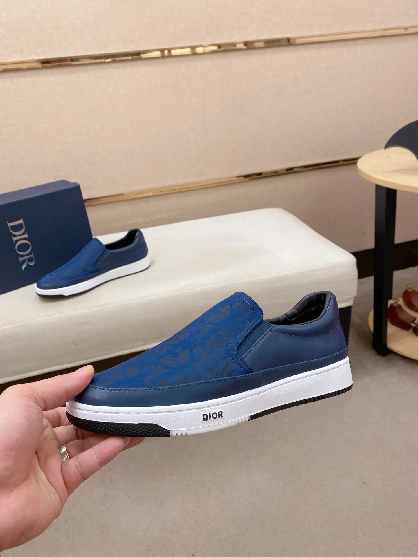 Men's shoes💰 400💰🇮🇹🇮🇹Dior d The new models are on sale at the same time at the counter. The uppers are imported from Italy, and the linings are all imported sheepskin. They are completely 1⃣️ to 1⃣️ replicas 🇮🇹💪💪, ⚠shoes Bottoms: Original soles are specially provided by the original factory. The exclusive movable molded soles are super comfortable. ⚠Original factory goods, 🔍🔍high quality. You can enter and leave the counter at will. Welcome to compare⚠. Code number:38-44